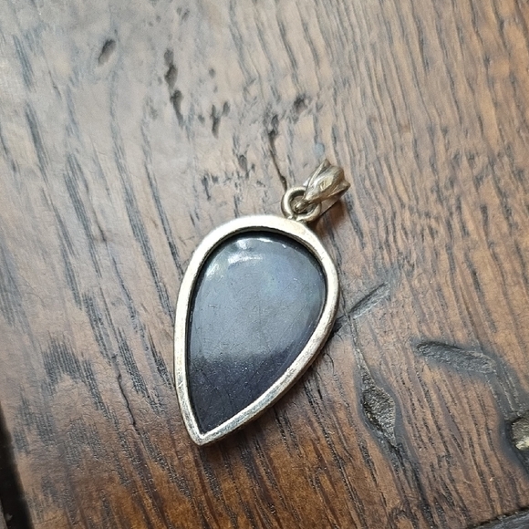 Labradorite Pendant - Picture 2 of 2